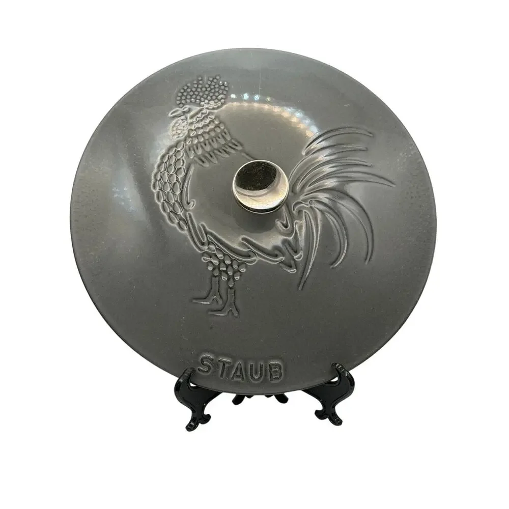 Staub vintage round